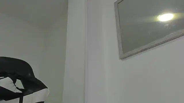 Snapshot of evelin_leroy chatting on 10.29.25 evelin leroy online show from 10.29.25