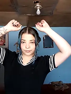 Elvishcassie  online show from 11.18.25