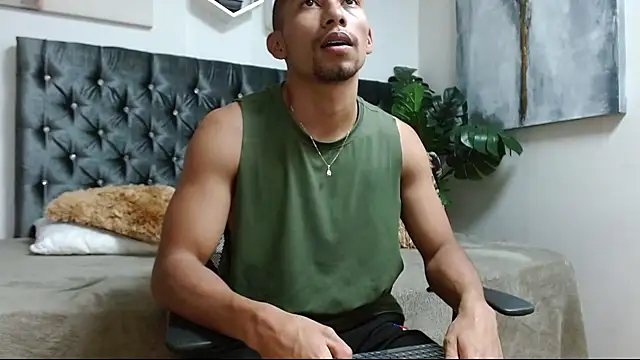 Snapshot of richar_voller chatting on 09.25.25 richar voller online show from 09.25.25