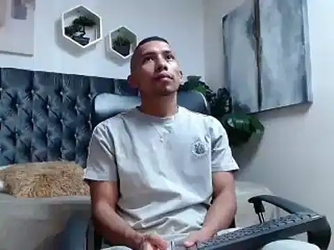 Snapshot of richar_voller chatting on 09.30.25 richar voller online show from 09.30.25