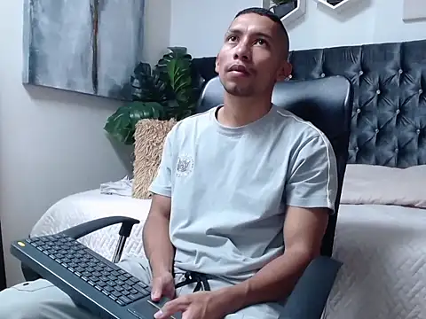 Snapshot of richar_voller chatting on 10.09.25 richar voller online show from 10.09.25