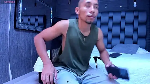 Snapshot of richar_voller chatting on 10.22.25 richar voller online show from 10.22.25