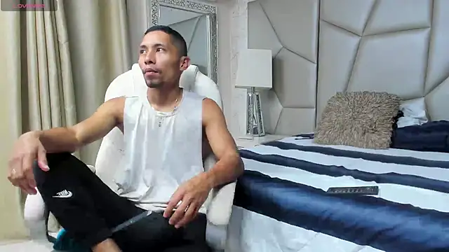 Snapshot of richar_voller chatting on 11.05.25 richar voller online show from 11.05.25