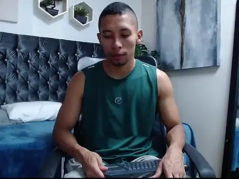 Snapshot of richar_voller chatting on 11.11.25 richar voller online show from 11.11.25