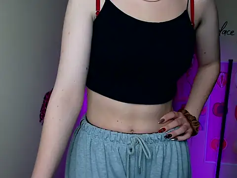 Snapshot of _AlMamiyy_ chatting on 10.13.25 AlMamiyy online show from 10.13.25