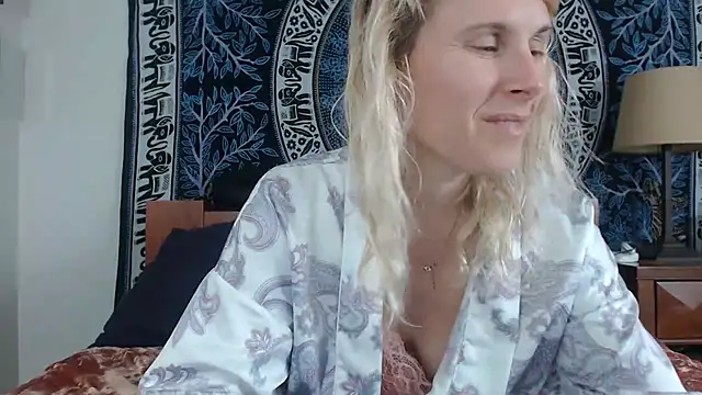 Cutikatxoxo online show from 12.19.24
