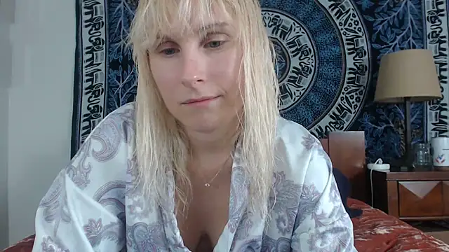 Cutikatxoxo online show from 12.20.24