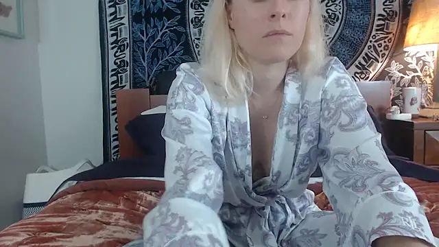 Cutikatxoxo online show from 12.27.24