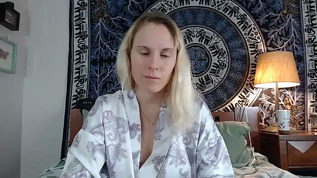 Cutikatxoxo online show from 01.25.25