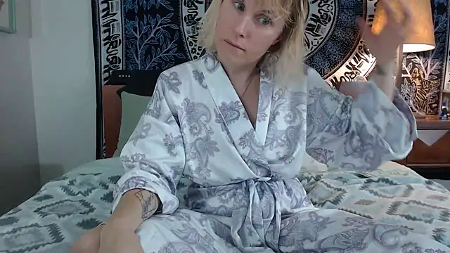 Cutikatxoxo online show from 02.12.25