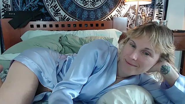 Cutikatxoxo online show from 02.14.25