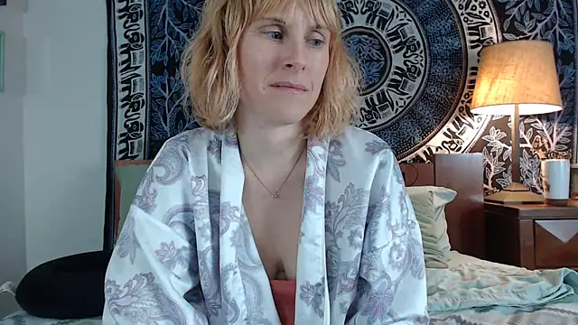 Cutikatxoxo online show from 02.20.25