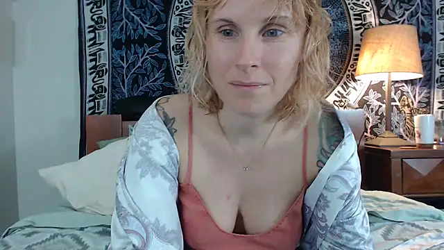 Cutikatxoxo online show from 02.26.25