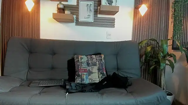 Snapshot of Layla_707 chatting on 10.20.25 Layla 707 online show from 10.20.25