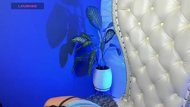 Snapshot of Layla_707 chatting on 10.31.25 Layla 707 online show from 10.31.25