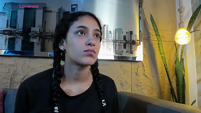 Snapshot of Layla_707 chatting on 11.05.25 Layla 707 online show from 11.05.25