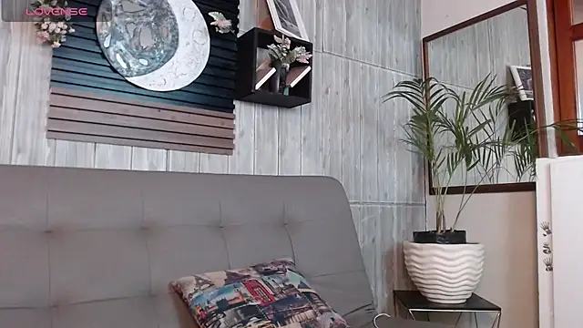 Layla 707 online show from 11.29.25