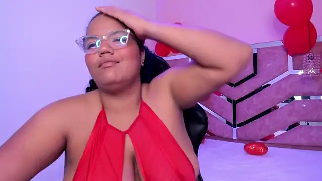 Snapshot of MhiaRey chatting on 02.17.25 MhiaRey online show from 02.17.25