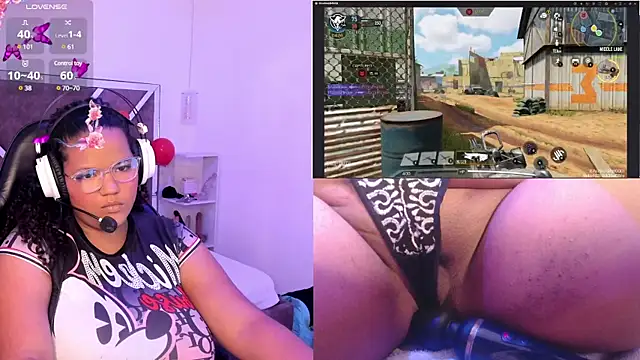 Snapshot of MhiaRey chatting on 02.23.25 MhiaRey online show from 02.23.25