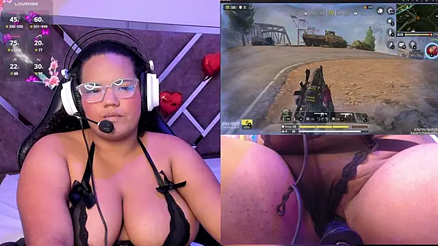 Snapshot of MhiaRey chatting on 02.25.25 MhiaRey online show from 02.25.25