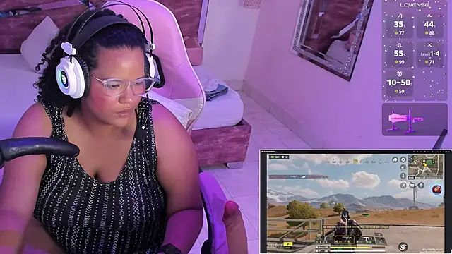 Snapshot of MhiaRey chatting on 02.28.25 MhiaRey online show from 02.28.25