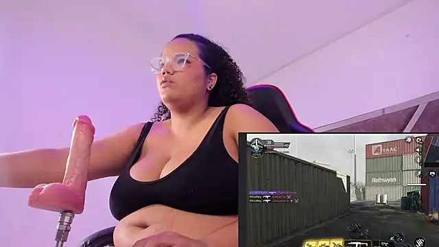 Snapshot of MhiaRey chatting on 03.08.25 MhiaRey online show from 03.08.25