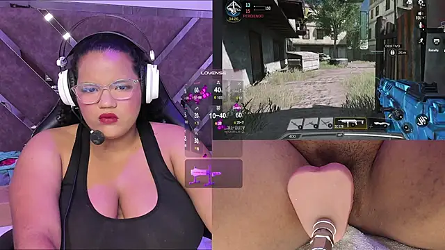 Snapshot of MhiaRey chatting on 03.15.25 MhiaRey online show from 03.15.25