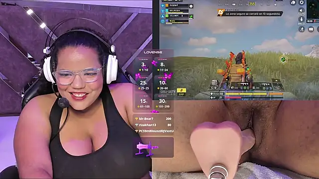 Snapshot of MhiaRey chatting on 03.15.25 MhiaRey online show from 03.15.25