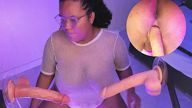 Snapshot of MhiaRey chatting on 09.12.25 MhiaRey online show from 09.12.25