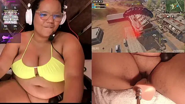 Snapshot of MhiaRey chatting on 10.18.25 MhiaRey online show from 10.18.25