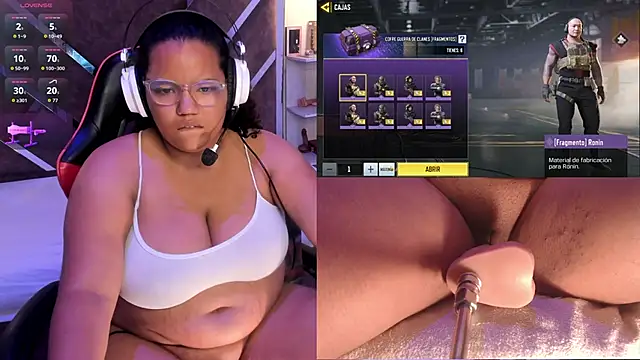 Snapshot of MhiaRey chatting on 10.21.25 MhiaRey online show from 10.21.25