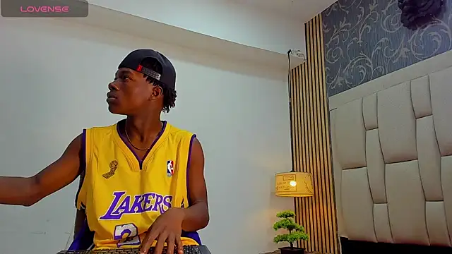 Snapshot of chimi88 chatting on 03.10.25 chimi88 online show from 03.10.25