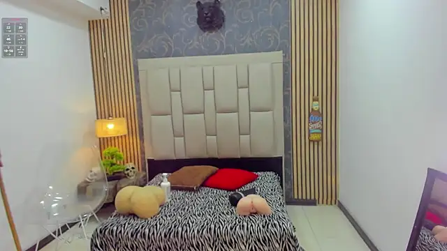 Snapshot of chimi88 chatting on 10.29.25 chimi88 online show from 10.29.25