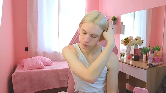 Snapshot of Ron_Vils chatting on 10.12.25 Ron Vils online show from 10.12.25