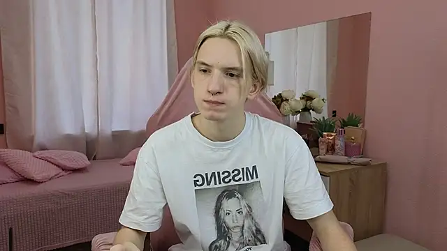 Snapshot of Ron_Vils chatting on 10.21.25 Ron Vils online show from 10.21.25