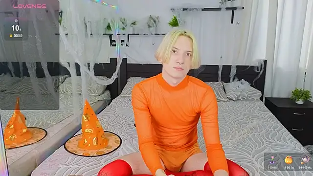 Snapshot of Ron_Vils chatting on 10.31.25 Ron Vils online show from 10.31.25