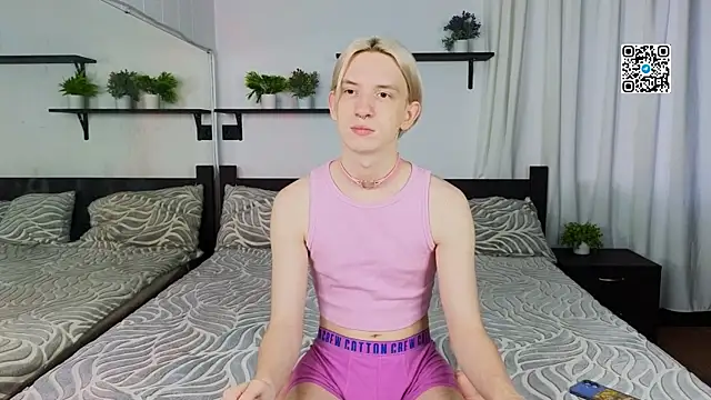 Snapshot of Ron_Vils chatting on 11.04.25 Ron Vils online show from 11.04.25