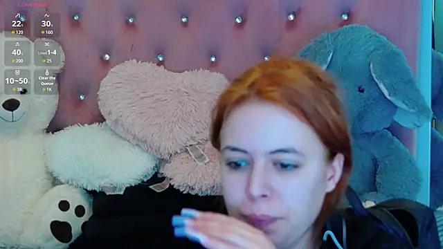 SophiaStarr online show from 11.18.25