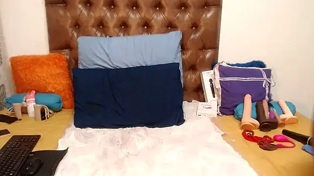 Hotxbums22 online show from 03.21.25