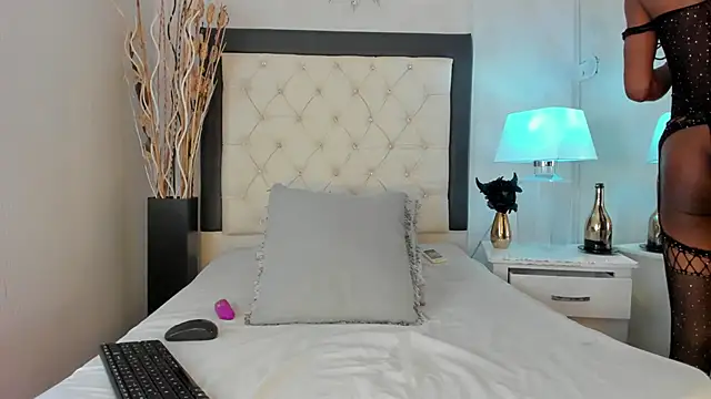 GaleHodge online show from 10.28.25