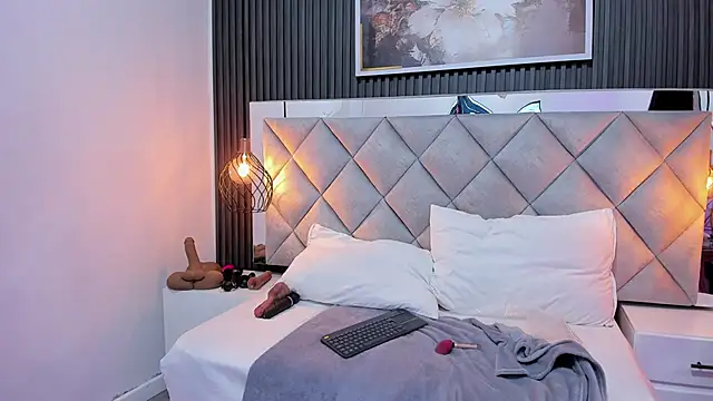 Snapshot of Slut_Milf_ chatting on 11.04.25 Slut Milf online show from 11.04.25