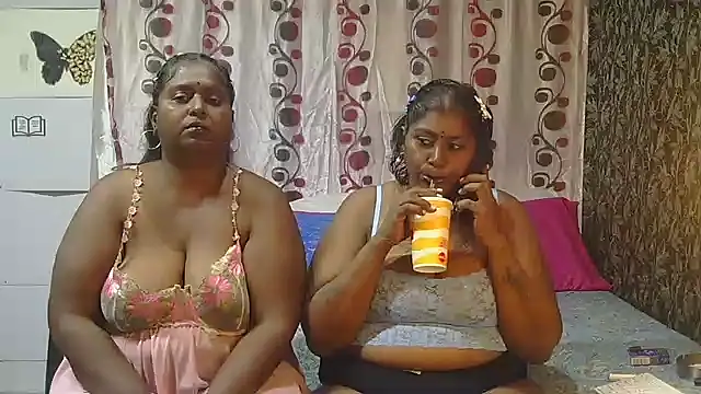 Snapshot of indiansuga chatting on 10.30.25 indiansuga online show from 10.30.25