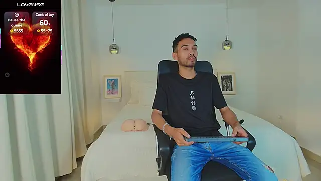 Snapshot of _miguel0 chatting on 02.21.25 miguel0 online show from 02.21.25