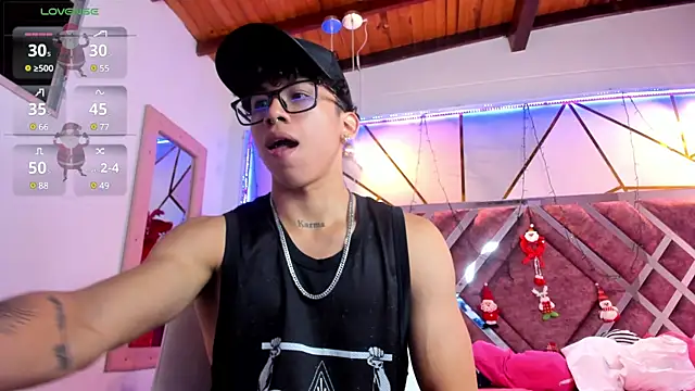 Snapshot of AkazaBoy_ chatting on 12.21.24 AkazaBoy online show from 12.21.24
