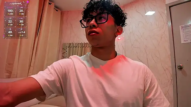 Snapshot of AkazaBoy_ chatting on 01.10.25 AkazaBoy online show from 01.10.25
