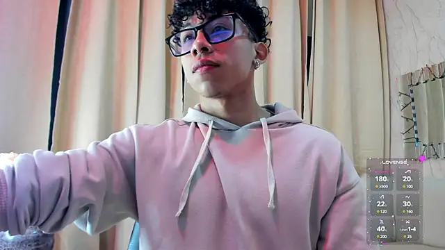 Snapshot of AkazaBoy_ chatting on 01.11.25 AkazaBoy online show from 01.11.25