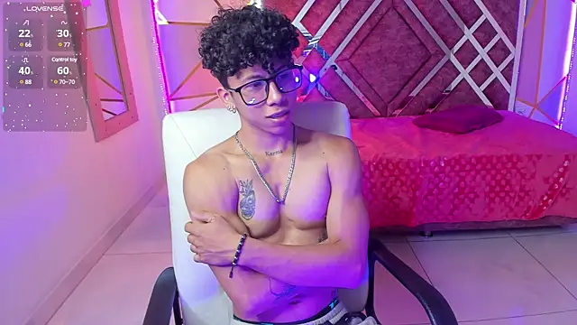 Snapshot of AkazaBoy_ chatting on 01.31.25 AkazaBoy online show from 01.31.25