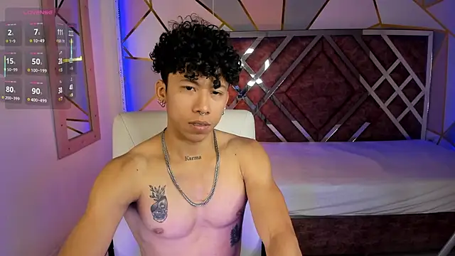 Snapshot of AkazaBoy_ chatting on 02.05.25 AkazaBoy online show from 02.05.25