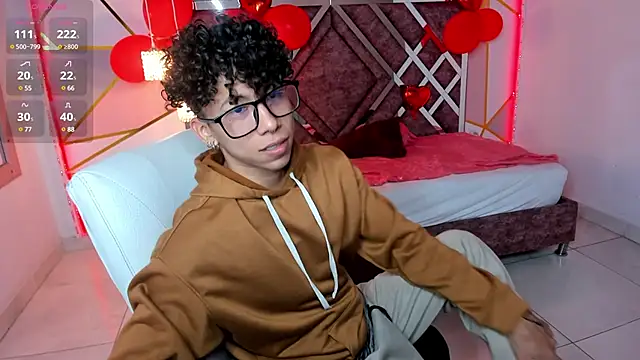 Snapshot of AkazaBoy_ chatting on 02.12.25 AkazaBoy online show from 02.12.25