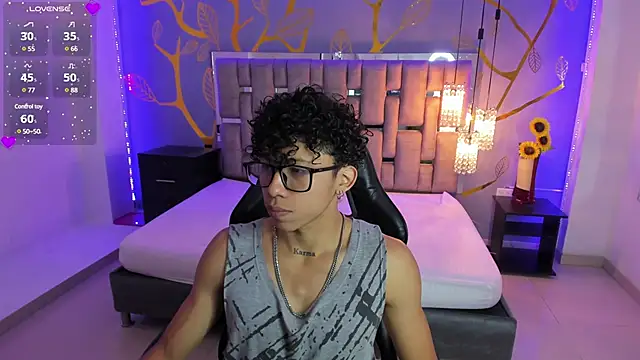 Snapshot of AkazaBoy_ chatting on 03.06.25 AkazaBoy online show from 03.06.25